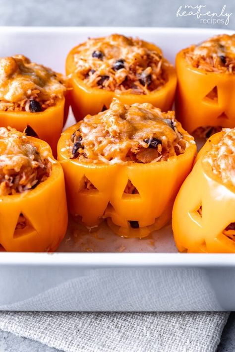 Halloween Bell Pepper Recipe, Stuffed Bell Pepper Jack O Lantern, Jackolantern Bell Peppers, Jack O Lantern Peppers Halloween Dinner, Jack O Latern Stuffed Peppers, Stuffed Peppers Halloween, Stuffed Pepper Halloween, Halloween Peppers Stuffed, Stuffed Jackolantern Peppers