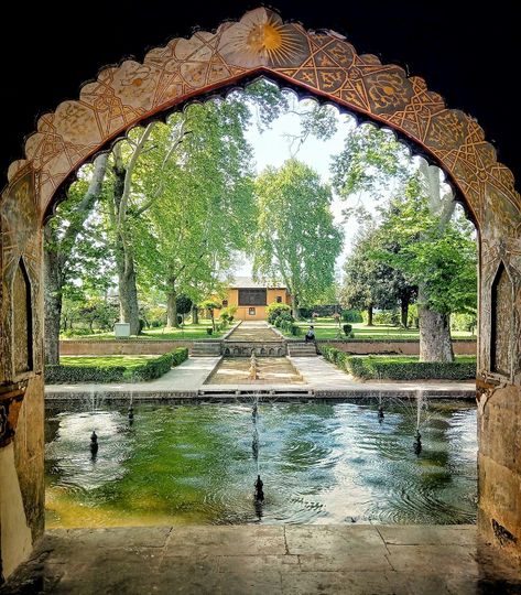 Shalimar Garden Lahore, Dreamy Locations, Kashmir Photos, Shalimar Garden, Healthy Vision, Shalimar Garden Kashmir, Kashmir Tour, Dal Lake, Mughal Miniature