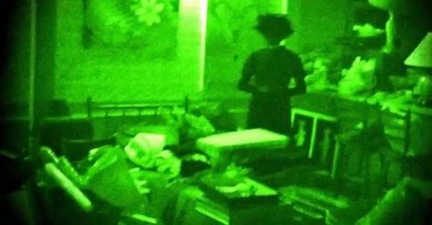 Encounters with the paranormal don't just happen in books and movies, as these real ghost stories shared by Reddit users can attest. Perhaps you're a skeptic when it comes to the supernatural, but after reading these tales of hauntings, ghost encounters, and strange, creepy occurrences, y... Gettysburg Ghosts, Real Paranormal, Real Ghost Stories, Scary Videos, Best Ghost Stories, Paranormal Photos, Paranormal Stories, Real Haunted Houses, Real Ghost