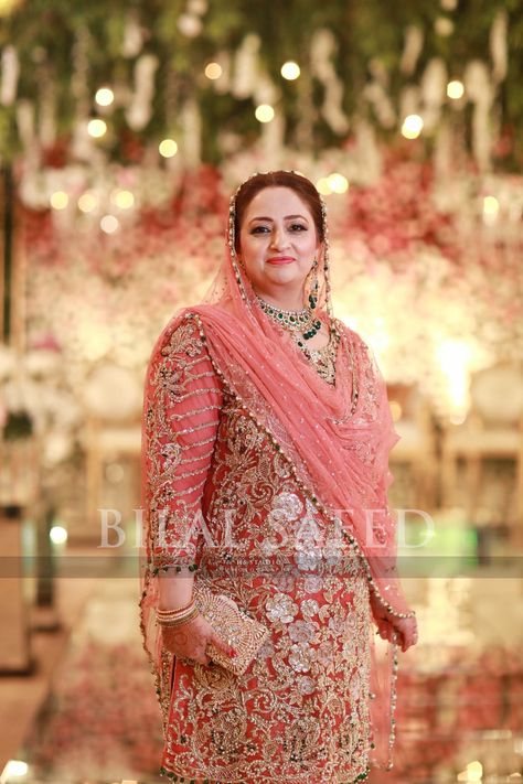 Pakistani Wedding Mom Outfit, Makeup With Peach Dress Pakistani, Pink Nikkah Dress Pakistani Bridal, Blush Pink Pakistani Dress, Peach Pakistani Bridal, Brides Mom Dress, Asian Wedding Dress Pakistani, Bridal Mehndi Dresses, Brides Mom