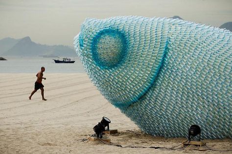 Beach Sculpture - UPCYCLIST Fish Sculptures, Giant Fish, Fish Sculpture, Recycled Art, Wow Art, Art Installation, Big Fish, Sculpture Installation, Plastic Bottle