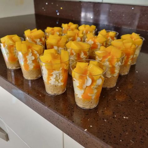 Mango Cheesecake Cups, Nikkah Mehndi, Bbq Parties, Dessert Cups Recipes, Wedding Goodies, Mini Dessert Cups, Dessert Shots, Cheesecake Cups, Mango Cheesecake