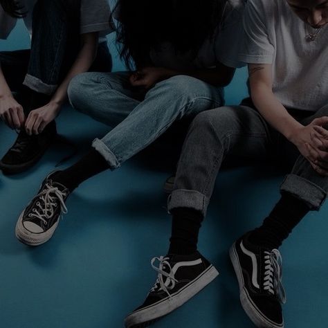 xx Three Boys Aesthetic, Polyamory Aesthetic Boys, Threesome In Friendship Aesthetic, Guy Girl Friendship Aesthetic, Girl Boy Friendship Aesthetic, 3 Girls 1 Boy Friendship Aesthetic, Two Guys And One Girl Friends Aesthetic, The Three Musketeers, Grunge Aesthetic