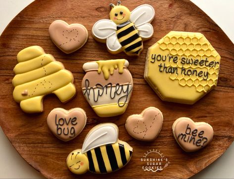 Honey Bee Cookies Decorated, Bee Sugar Cookies Decorated, Bumble Bee Cookies Decorated, Bee Cookies Decorated, Bee Sugar Cookies, Vday Cookies, Blossoms Cookies, Parents To Bee, Holiday Bakes