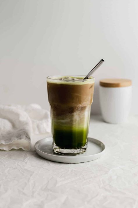 Dirty Matcha Latte, Dirty Matcha, French Press Coffee Recipe, Matcha Espresso, Tea Lattes, Matcha Cafe, Layered Drinks, Matcha Latte Recipe, Matcha Milk