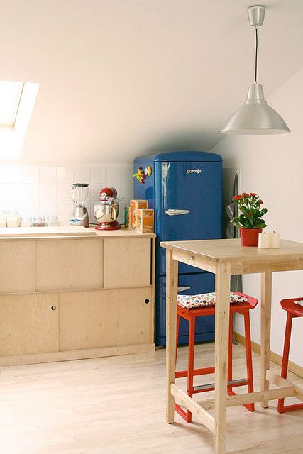 via decor8 Color Refrigerator, Mini Loft, Tiny Room, Berlin Apartment, Corner Kitchen, Simple Kitchen, House Remodel, Home N Decor, Remodel Ideas