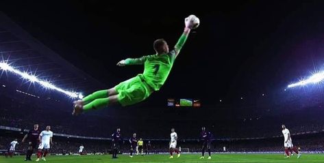 Marc Andre Ter Stegen MATS FC Barcelona FCB Barça goalkeeper 2018 Soccer Goalie Wallpaper, Goalkeeper Quotes, Goalkeeper Saves, Marc-andré Ter Stegen, Ter Stegen, Fc Barcelona Wallpapers, Mesut Ozil, Football Videos, Dfb Team