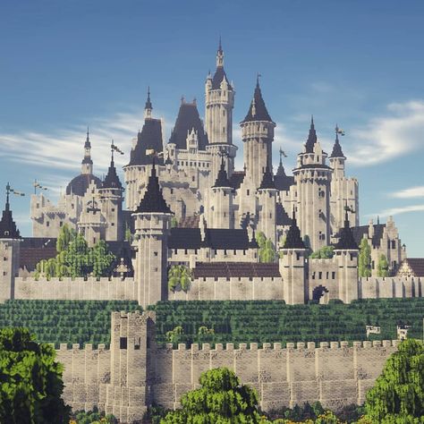 Minecraft Houses Mega Base, Medieval Minecraft Castle Builds, Minecraft Castle Mega Base, Minecraft Castle Base Ideas, Mega Castle Minecraft, Minecraft Mega Base Ideas Castle, Minecraft Castle Inspiration, Highgarden Castle, Mc Mega Base