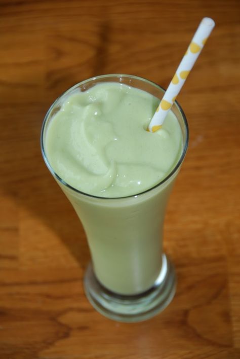 Avocado Banana Smoothie - Meaningfulmama.com Avacodo Smoothie, Avocado Banana Smoothie, Ice Blended, Healthy Afternoon Snacks, Heavy Drinking, Avocado Banana, Vitamix Recipes, Healthy Green Smoothies, Smoothies For Kids