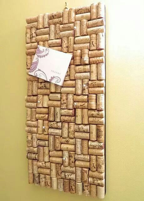 Me gusta Corkscrew Crafts, Farmhouse Fab, Cork Board Ideas, Wine Cork Board, Rethunk Junk, Cork Projects, Cork Bulletin Boards, Cork Diy, Wine Cork Crafts