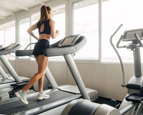 Woman using the treadmill at the gym Fre... | Free Photo #Freepik #freephoto #woman #medical #fitness #gym Hill Workout, Gym Photoshoot, Hotel Gym, Running Machines, Gym Photos, Treadmill Workouts, Treadmill Workout, Running On Treadmill, Outdoor Running