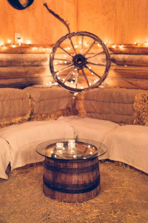 Hay Bale Wedding Decorations, Hay Bale Wedding, Hay Bale Seating, Weddings Country, Western Dance, Wild West Party, Dance Decorations, Barn Party, Country Party