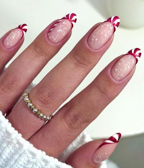 Green Christmas Nail Ideas, Green Christmas Nail, Green Christmas Nails, Red And Silver Nails, Christmas Nail Ideas, Silver Nail Designs, Candy Cane Nails, Christmas Gel, Romantic Nails