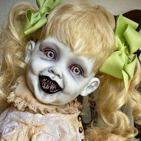 Creepy Dolls Of Instagram on Instagram: "Ok who needs her? @childrenofthenightorphanage I’m finally feeling inspired and back in my studio. Meet Gracie ! She is ready for the perfect family. Listed on EBay. eBay user ID in bio. #demon #evil #wicked #possessed #evildead #evildeadrise #zombie #creepyart #creepydolls #creepydollsofinstagram #horror #horrorart #horrorfan #creepypasta #halloween #haunted #haunteddoll #scarydolls #ooakhorrordoll #witch #halloweendecor #halloweendecorations" Creepy Doll Makeup, Creepy Doll Halloween, Creepy Baby Dolls, Horror Dolls, Upcycle Diy, Halloween Dolls, Carnaval Costume, Dollhouse Diy, Creepy Doll