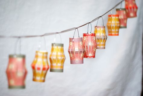 DIY paper lanterns | I want to make a miniature version of these to hang in the front windows of the bakery Paper Decorations Diy, Paper Lanterns Diy, Mini Lanterns, Simple Lamp, Diy Toilet, Diy Lanterns, Homemade Decor, Barbie Diy, Paper Crafts Origami