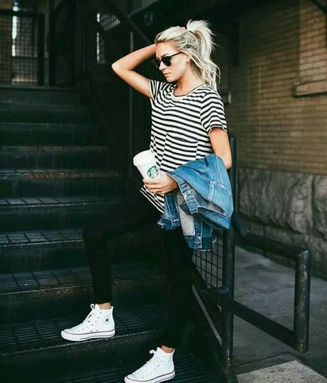 High Top, Chuck Taylor Converse sneakers. White shoes How To Wear White Converse, White Converse Outfits, White High Top Converse, Converse Outfits, How To Wear Leggings, Curvy Petite Fashion, Outfits With Converse, White Converse, Milan Fashion Weeks