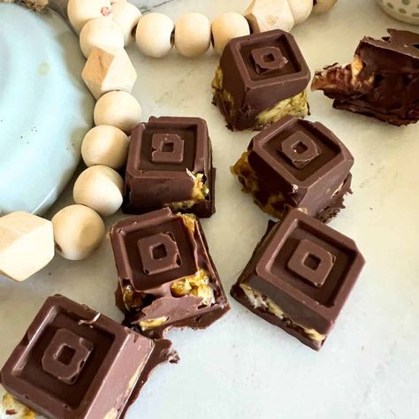 Dirty Martini Recipe, Almond Joy Bars, Recipe Ingredients List, Coconut Oil Chocolate, Chocolate Bar Molds, Chocolate Bar Recipe, Candy Bar Recipe, Twix Bar, Chocolate Candy Molds