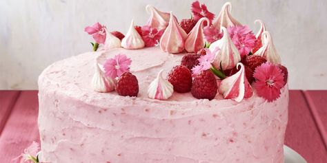 Topped with fluffy meringues and edible flowers, this pretty-in-pink raspberry velvet cake is about as springy as it gets. Torturi Baby Shower, Raspberry Cream Cheese Frosting, Pink Velvet Cakes, Gateau Baby Shower, Velvet Cake Recipes, Raspberry Cream, Torte Cupcake, Cake Decorating Ideas, Easy Cake Decorating