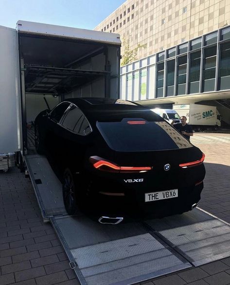 BMW M6 in Vantablack Jaguar Luxury Car, Black Mclaren, Vanta Black, Veneno Roadster, Car Tesla, Car Bugatti, Lamborghini Luxury, Luxury Cars Bentley, Luxury Cars Mercedes