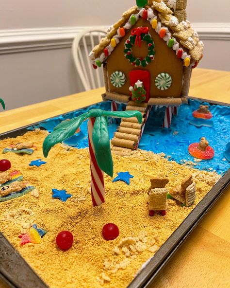 Beach Gingerbread House, Gingerbread Beach House, Dream Sleepover, Gingerbread Competition, Christmas Tropical, Homemade Gingerbread House, Gingerbread House Ideas, Cool Gingerbread Houses, Homemade Gingerbread