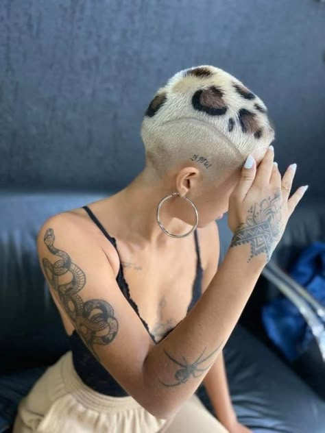 Shaved Head Designs, Buzzed Hair, Shaved Hair Designs, 2023 Hair, Hair Patterns, Bald Hair, Bald Women, Hair Tattoos, Funky Hairstyles