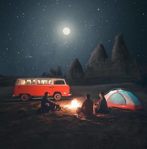 308 Pics From 'Project Van Life' Instagram That Will Make You Wanna Quit Your Job And Travel The World Vw Minibus, Camping Inspiration, Camping Vibes, Camping Photography, Camping Aesthetic, Camping Ideas, Radiohead, Camping Life, Alam Yang Indah