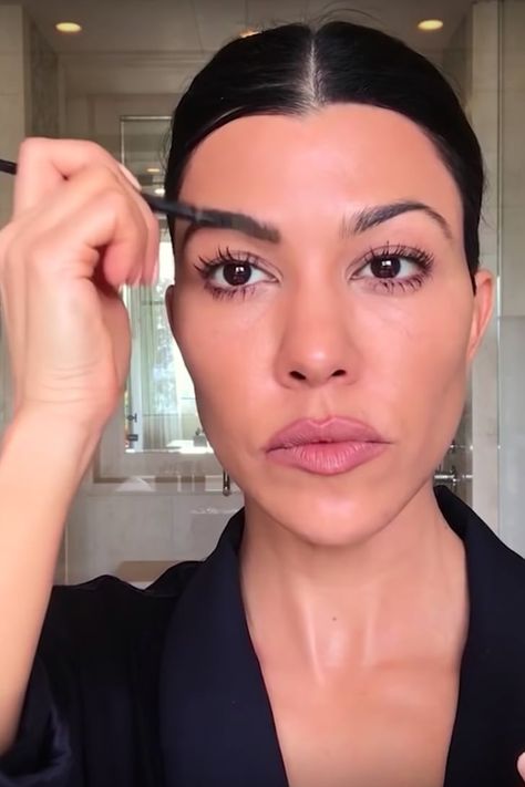 Kourtney Kardashian Makeup Video For Vogue 2019 Kourtney Kardashian Eyebrows, Kourtney Kardashian Eye Makeup, Kourtney Kardashian Hair Color, Kourtney Kardashian Short Hair, Kourtney Kardashian Hairstyles, Kardashian Eye Makeup, Kardashian Makeup Looks, Kardashian Makeup Tutorial, Kourtney Kardashian Makeup