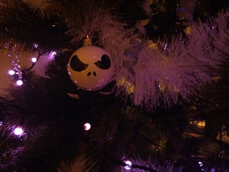 Pastel Goth Christmas, Goth Christmas Tree, Emo Christmas, Goth Christmas, Spooky Christmas, Emo Aesthetic, Aesthetic Goth, Creepy Christmas, Cool Christmas Trees