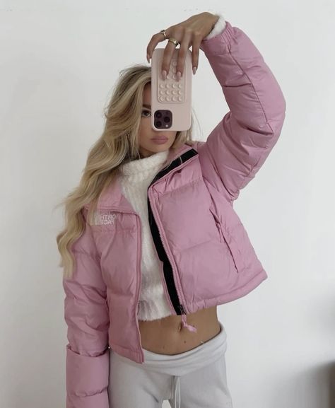 Pink Puffer Jacket Outfit, Puffer Outfit, Pink Puffer Jacket, Puffer Jacket Outfit, Fall Inspo, Pinterest Aesthetic, Outfit Winter, Aesthetic Outfit, Outfit Aesthetic