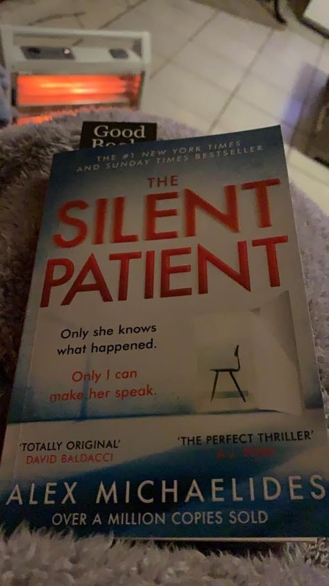 Silent Patient Book, Alex Michaelides, The Silent Patient, Book Girlies, About Snapchat, Holly Black, New Times, Islamic Messages, Plot Twist