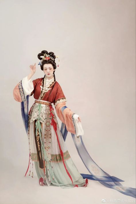 Han Dynasty Clothing, Song Dynasty Clothing, Traditional Vietnamese Clothing, Chinese Fairy, Vietnamese Clothing, Chinese Traditional Costume, Chinese Traditional Clothing, Chinese Art Girl, Song Dynasty