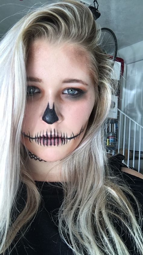 Simple Cute Skeleton Makeup, Female Skeleton Makeup, Skeleton Mouth Makeup, Simple Skeleton Makeup Kids, Light Skeleton Makeup, Simple Half Skeleton Makeup, Skeleton Face Painting, Simple Skeleton Makeup, Skeleton Makeup Kids