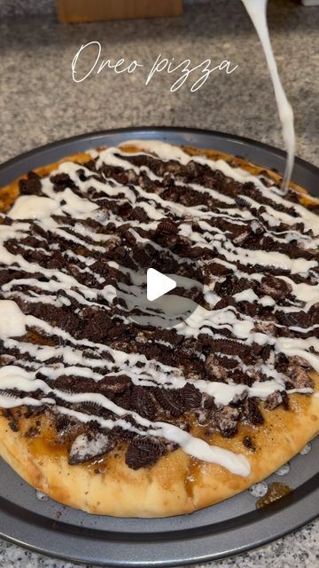 Kooking with Ki 👩🏾‍🍳 on Instagram: "Pizza series-pt 3: Oreo pizza 🫣

It is so good, especially while warm. Would you try this? 

I know some will probably try & come for me 🤣 but don’t knock it till you try it. If you’re not an Oreo/cookies n cream lover, then this ain’t for you.

#pizza #oreos #dessert #dessertideas #quickandeasy #easyrecipe #food #foodie #instafood #foodstagram" Oreo Pizza Recipe, Oreo Dessert Pizza, Oreo Pizza, Oreos Dessert, Crescent Roll Pizza, Cookies N Cream, Cookie Pizza, Recipes Snacks, Quick Recipes Snacks