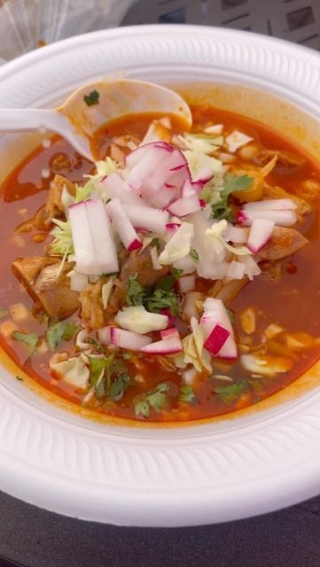 Alba Janeth Celaya JAJACOCINA on Instagram: "Pozole rojo de puerco súper rico y fácil de preparar, si lo preparan no olviden etiquetarme, regálenme un like y ayúdenme a compartir gracias 🤩 🔴INGREDIENTES 4 LIBRAS Y MEDIA DE CARNDE DE PUERCO PARA CARNITAS 4 LIBRAS Y MEDIA DE UN MIX DE CARNES PARA POZOLE 2 LIBRAS DE PATA 1/2 CEBOLLA 1 CABEZA DE AJO HOJAS DE LAUREL KNORR DE RES SAL DE AJO 🔴PARA EL CHILE 20 CHILES GUAJILLO 1/4 DE CEBOLLA 1 CUCHARADA DE AJO MENUDITO MIX KNORR DE RES SAL DE AJO A Chile Guajillo, Main Dishes, Media, On Instagram