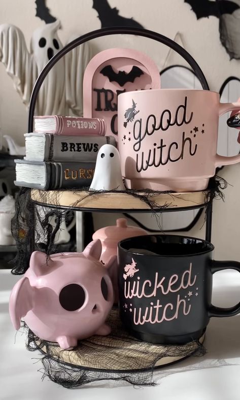 Pink Halloween Kitchen, Pink And Black Kitchen Decor, Goth Thanksgiving Decor, Black And Pink House Decor, Pastel Goth Living Room, Pink Goth Decor, Pastel Goth Home, Cute Goth Art, Black And Pink Kitchen