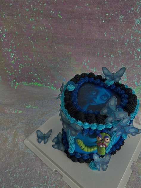 Heart cake Corpse Bride Birthday Cake, Corpse Bride Birthday Party, Corpse Bride Cake, Coraline Cake, Gothic Birthday Cakes, Goth Cakes, Scary Cakes, Gothic Cake, Spooky Cake