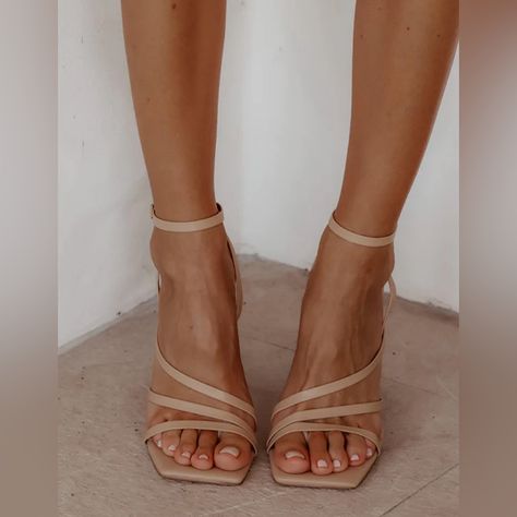 Covet Shoes Gigi Nude Heels Size 39 / Us 8.5 - 3 Ultra Soft Toe Straps - Super Soft Ankle Strap W Gold Buckle - Padded Insole - Inset Flared Heel - Square Toe - Heel Height 10 Cm / 3.9 In * Premium Leather-Like Upper * Premium Leather-Like Lining * Premium Rubber Sole * Weather Resistant * Chunky Block Heel * Vegan Friendly New + Box * Box And Shoe Slightly Damaged In Shipment (See Pics) $75 Heels For Grass Wedding, Heels That Go With Everything, Bridesmaid Shoes Nude, Nude Bridesmaid Shoes, Nude Shoes Wedding, Nude Heels Wedding, Football Dinner, Nude Wedding Shoes, Khaki Heels