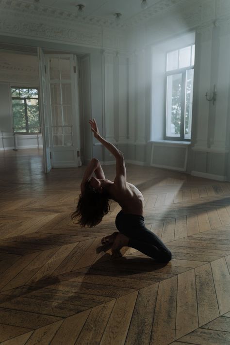 Embodiment Photoshoot, Back Bend Pose, Bending Down Pose, Leaping Pose, Person From Behind, Woman Crawling, Emotional Poses, Pose Art, Male Pose