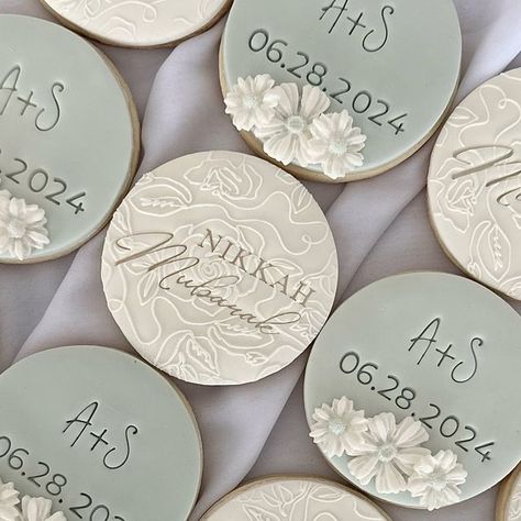 Custom Wedding Cookies Party Favors, Wedding Biscuits Ideas, Masjid Wedding, Nikkah Cookies, Engaged Cookies, Biscuits Ideas, Biscuit Wedding Favours, Wedding Biscuits, Engagement Cookies