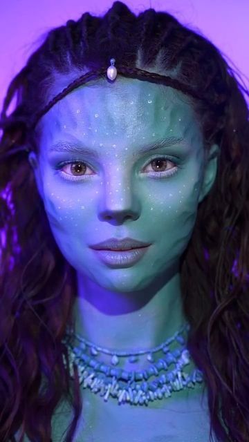 Avatar Makeup, Face Painting Makeup, Easy Diy Makeup, Na'vi Oc, Painting Makeup, Avatar Blue, Avatar: The Last Airbender, Cute Group Halloween Costumes, Avatar Face