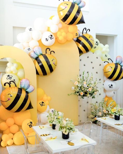 Cecelia's First Bee Day - Taryn Newton Happy First Bee Day, Happy Bee Day First Birthdays, Bee Day Party Ideas 1st, My First Bee Day, Bee Birthday Party Decorations, Bee Theme Birthday Party, First Bee Day Party, Bee Day Party, Bee Birthday Theme