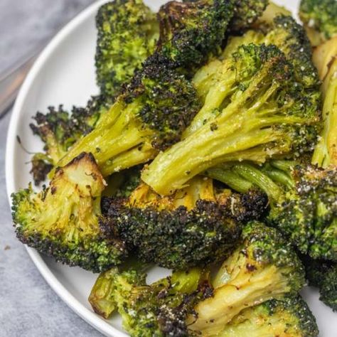 Oven Roasted Frozen Broccoli - The Dinner Bite Broccoli Baked In Oven, Frozen Broccoli In Oven, Roast Broccoli Oven, Roasting Broccoli In Oven, Roasted Frozen Broccoli, Broccoli In The Oven, Oven Broccoli, Roast Frozen Broccoli, Seasoned Broccoli