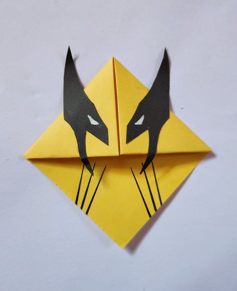 Marvel X-men Wolverine Bookmark Corners, Marques Pages, Handicraft Ideas, Project Paper, Creative Origami, Corner Bookmark, Origami And Kirigami, Corner Bookmarks, Deadpool Wolverine