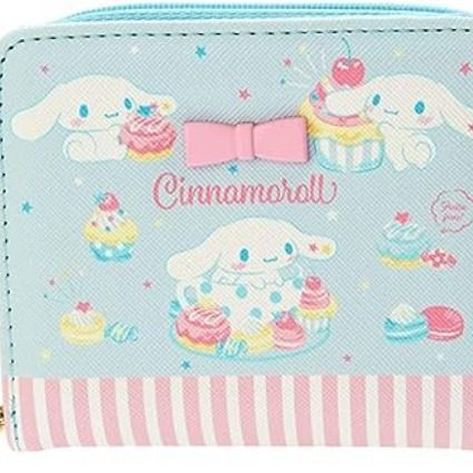 °•. ✿ .•° 𝒞𝒾𝓃𝓃𝒶𝓂𝑜𝓇𝑜𝓁𝓁 𝒲𝒶𝓁𝓁𝑒𝓉 °•. ✿ .•° only one left in stock. get yours asap. link provided Cinnamoroll Image, Wallets For Girls, Inside My Bag, Sanrio Cinnamoroll, Cute Keychain, Sanrio Characters, Cute Bags, Business Branding, Pretty Good