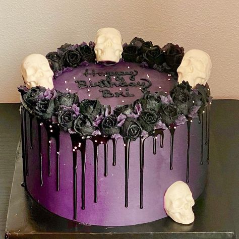 Purple Black Birthday Cake, Metalhead Birthday Cake, Goth Birthday Cake Ideas, Purple Halloween Birthday Cake, Witchy Birthday Cake Ideas, Wednesday Themed Birthday Cake, Goth Birthday Girl, Witchy Cake Ideas, Goth Graduation Party