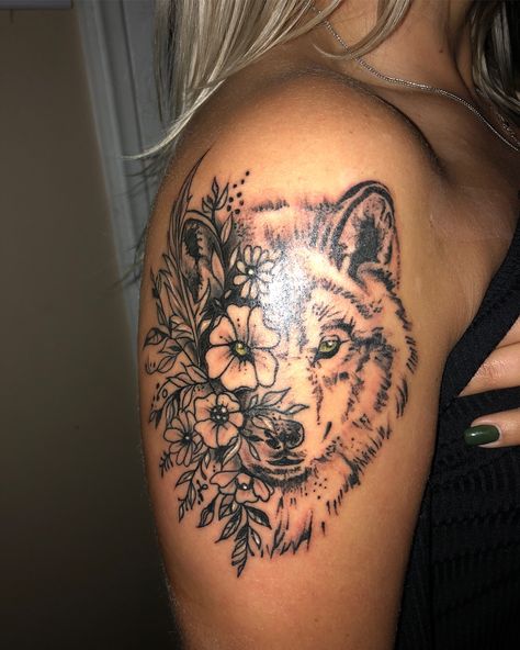 Wolf tattoo with flowers. My spirit animal. Belly Tattoos For Women, Natur Tattoo Arm, Mandala Skull, Wolf Tattoos For Women, Animal Tattoos For Women, Tattoo Wolf, Nature Tattoo Sleeve, Wolf Tattoo Sleeve, Women Tattoos