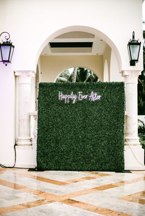 Give a nice spot for picture at your wedding. A simple green wall with a "happily ever after" neon sign. #weddingbackdrop #weddingdetails #weddingneonsign Photo Wall Wedding Backdrop Neon Sign, Green Wall With Neon Sign, Greenery Wall With Neon Sign, Green Wall Wedding, Neon Sign Backdrop, Wedding Photo Walls, Ivy Wall, Green Quotes, Backdrop Wedding