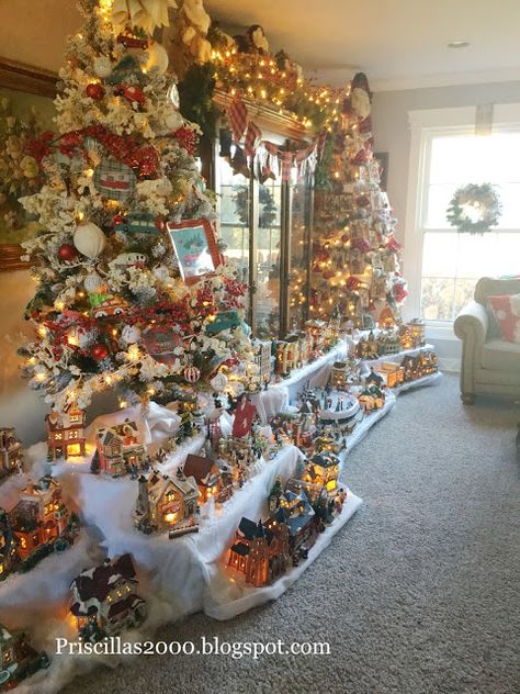 Christmas Village Display Ideas, Village Display Ideas, Christmas Tree Village Display, Christmas Tree Village, Diy Christmas Village, Santa Tree, Christmas Village Houses, Christmas Village Display, Village Display