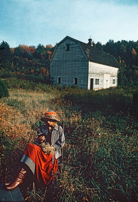 1973 Fashion, Grace Coddington, American Barn, Wooden Posts, Salford, Through The Window, British Vogue, Modern Technology, Editorial Photography