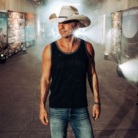 KENNY CHESNEY GETS RETROSPECTIVE Kenny Chesney Selfie, Kenny Chesney Videos, David Lee Murphy, No Shoes Nation, Grace Potter, Zac Brown Band, Entertainer Of The Year, David Lee, Kenny Chesney